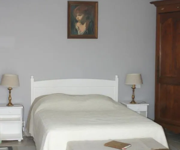 Pensión Au Paradis Des Hotes 3*