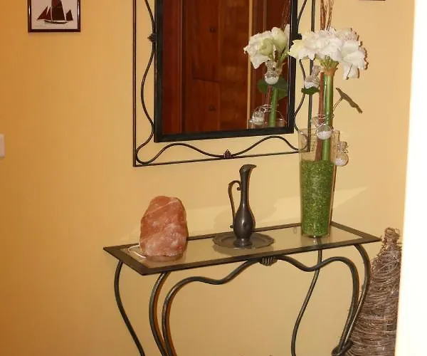 Au Paradis Des Hotes